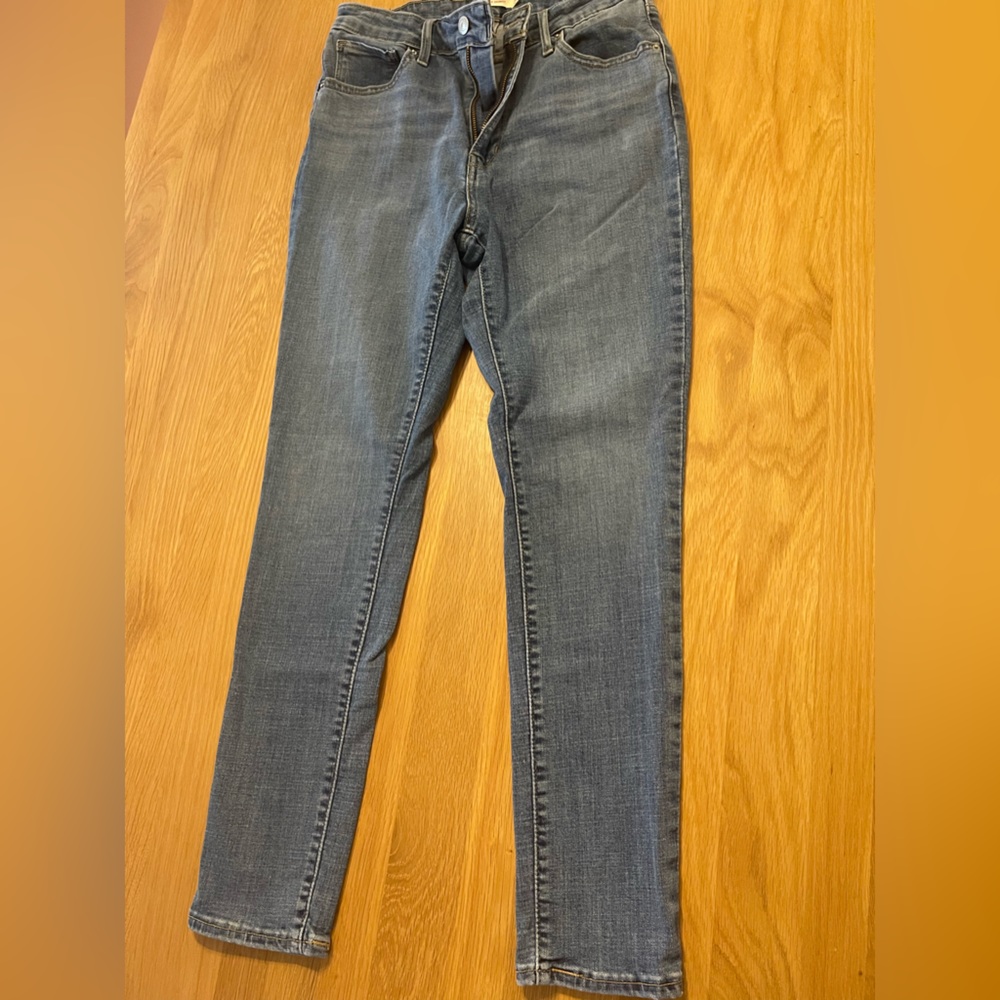 Levi’s 721 high rise skinny jeans.